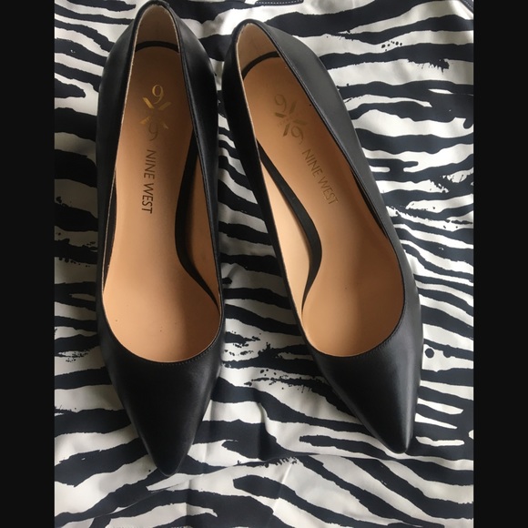 Black leather Nine West heels. - Picture 1 of 6